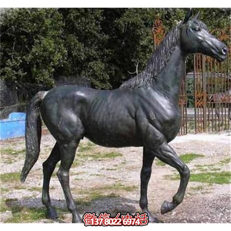 玻璃鋼仿銅馬雕塑，為園林廣場增添獨特魅力