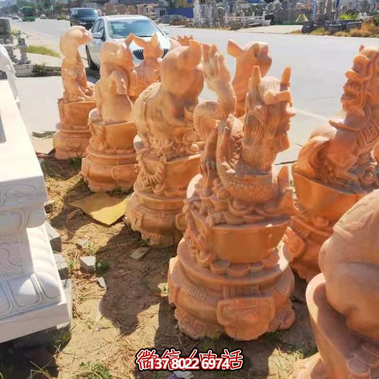 紅晚霞景區(qū)，十二生肖雕塑之旅